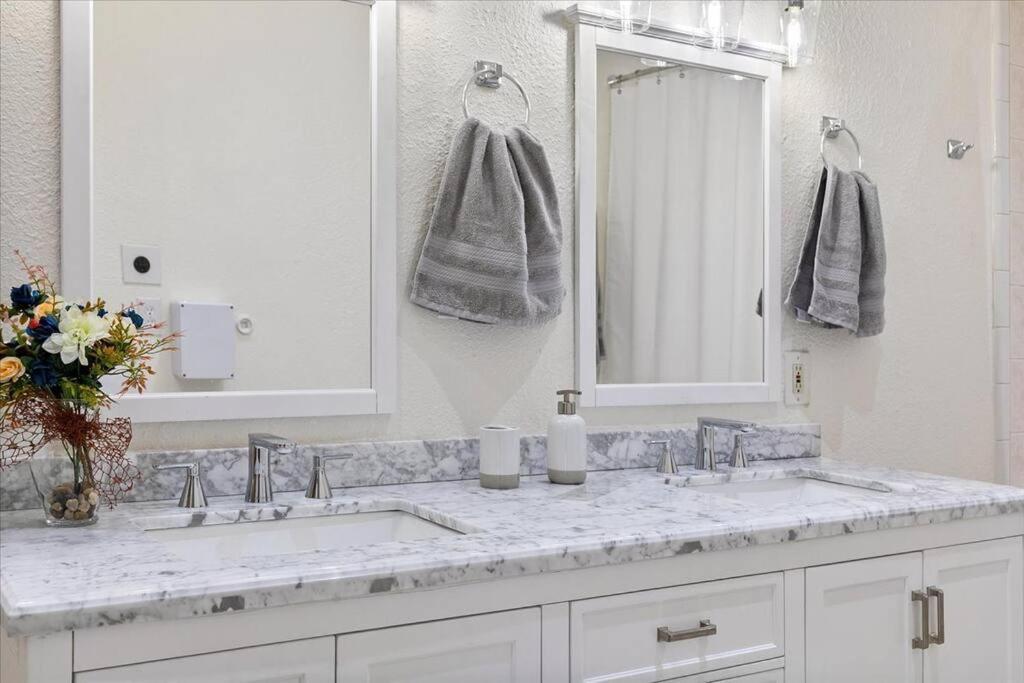 Lucky House - Tranquility In The Middle Of Houston - Tv In Every Room - 300 M2 Экстерьер фото