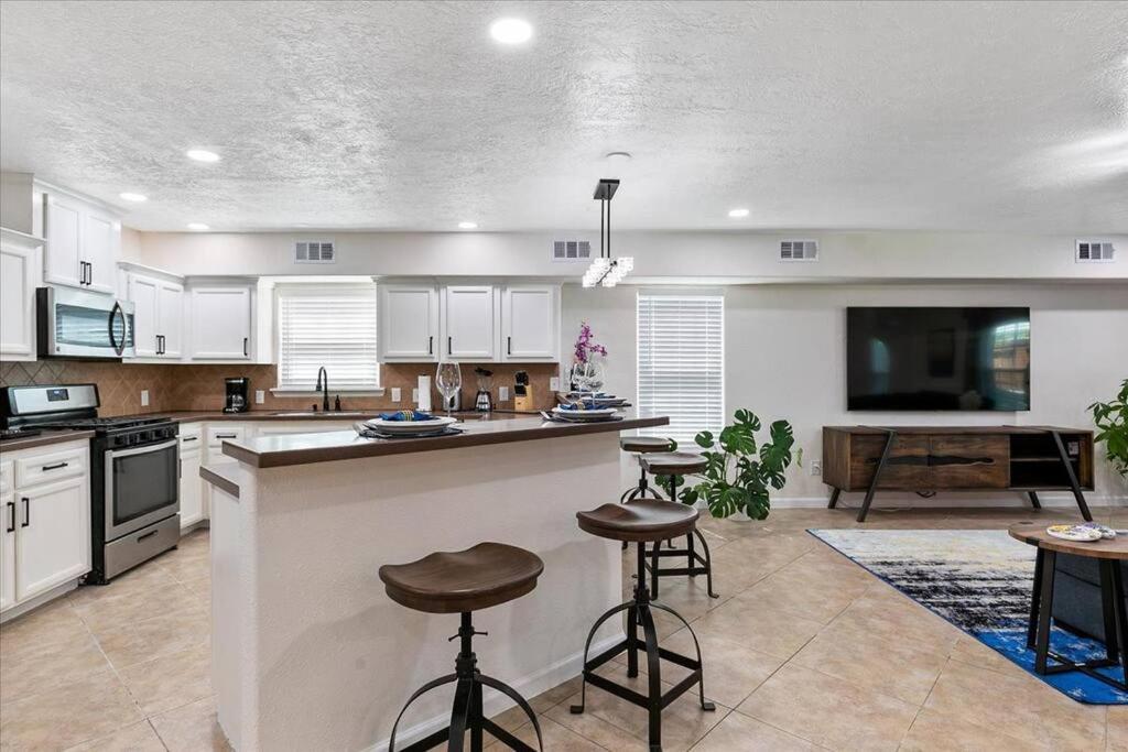 Lucky House - Tranquility In The Middle Of Houston - Tv In Every Room - 300 M2 Экстерьер фото